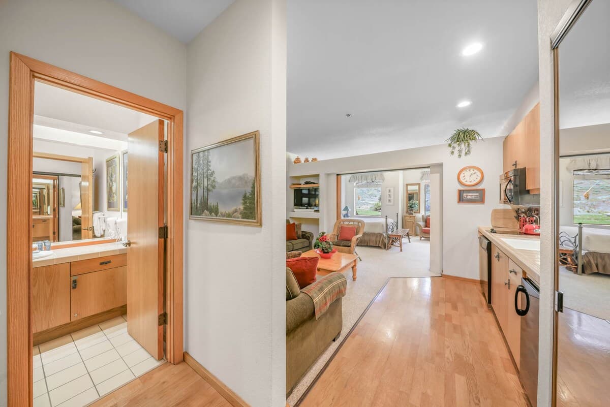 Ski-in/Ski-out Studio at Palisades Tahoe Lodge - Photo 3