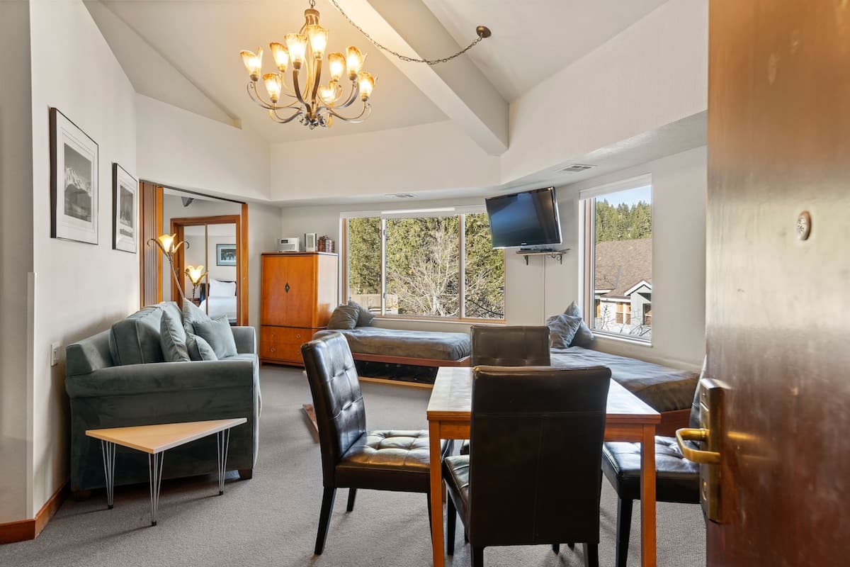 Ski-In/Ski-Out Condo with Valley Views & Pool - Photo 1