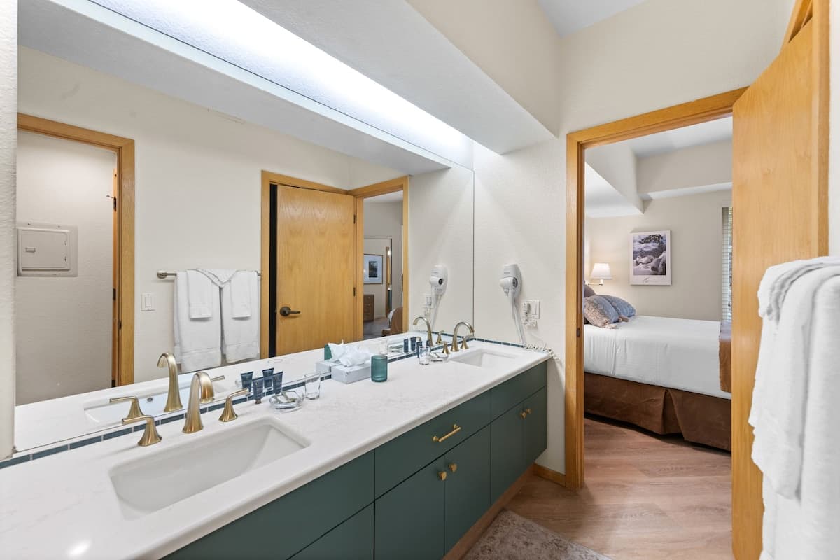 Ski-in/Ski-out Condo with Pool & Hot Tub - Photo 4