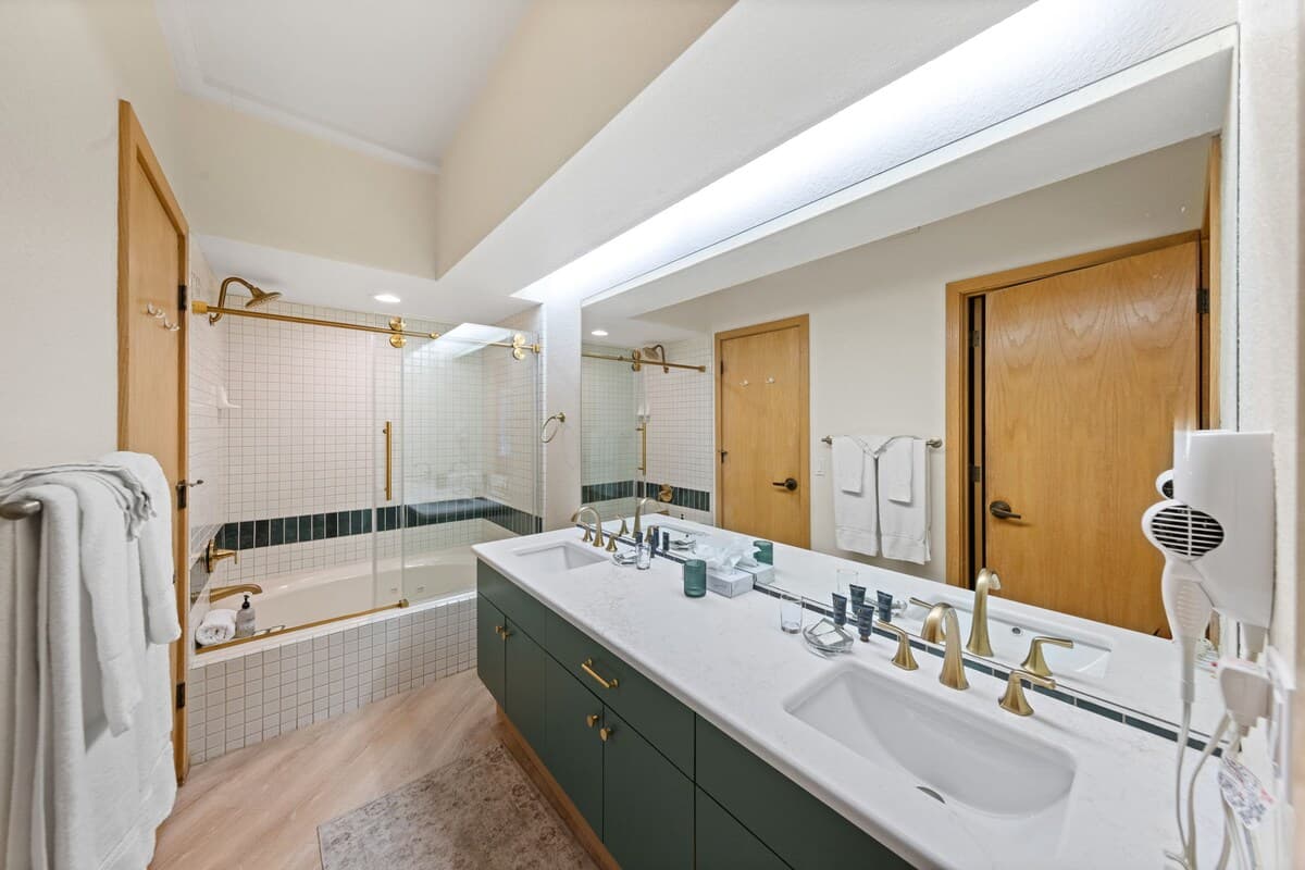 Ski-in/Ski-out Condo with Pool & Hot Tub - Photo 3