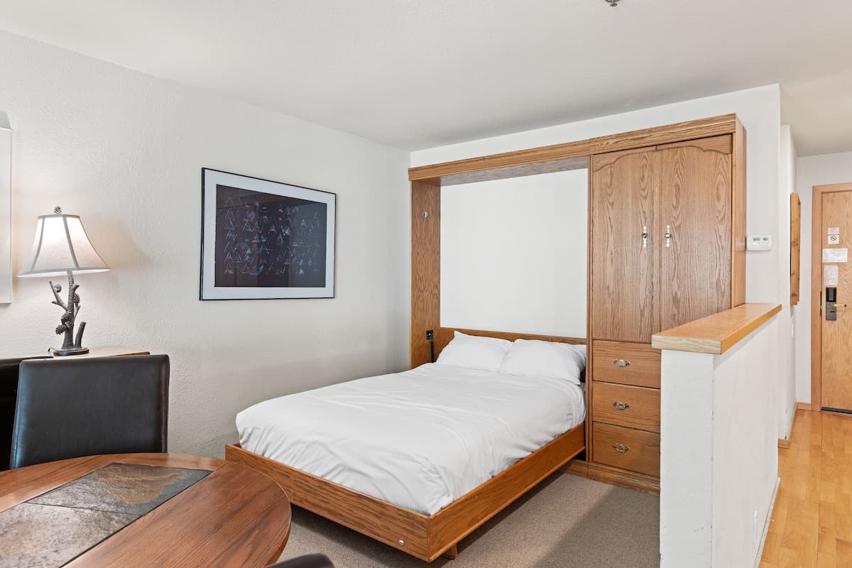 Ski-in/Ski-out Loft Steps from Palisades Village - Photo 5