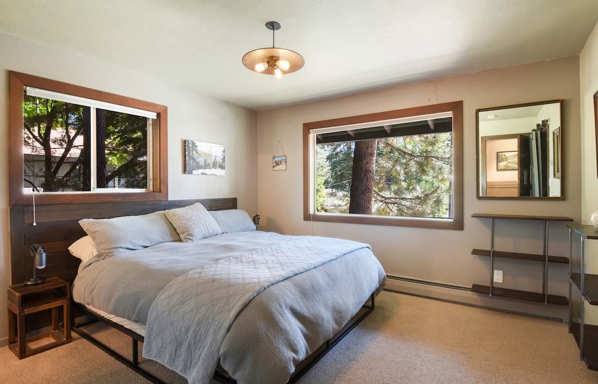 Lodge of the Nightingale Hot Tub & Tahoe Charm - Photo 4