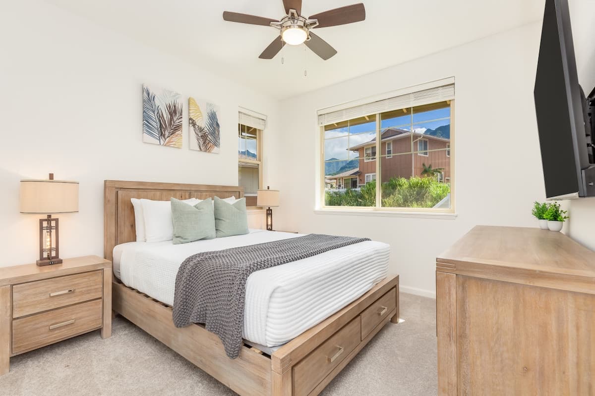 Home in Makaha Valley · ★4.99 · 4 bedrooms · 6 beds · 2.5 private baths - Photo 3