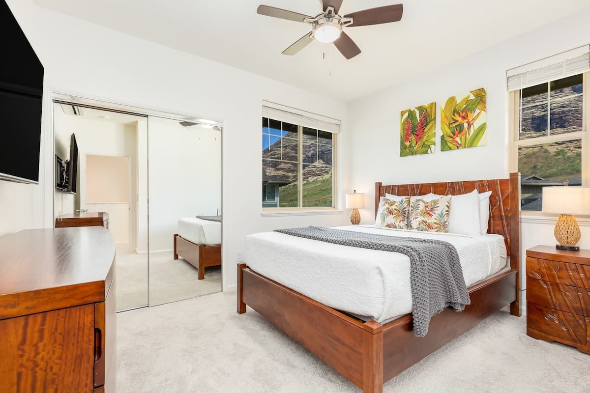Home in Makaha Valley · ★4.99 · 4 bedrooms · 6 beds · 2.5 private baths - Photo 2