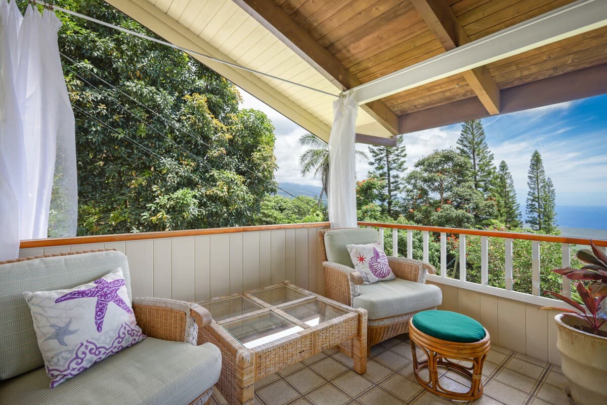 Home in Captain Cook · ★5.0 · 3 bedrooms · 4 beds · 2.5 baths - Photo 4