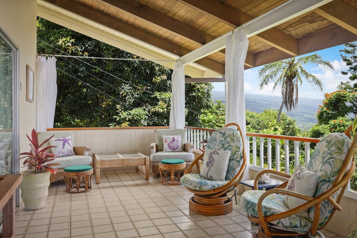 Home in Captain Cook · ★5.0 · 3 bedrooms · 4 beds · 2.5 baths - Photo 3