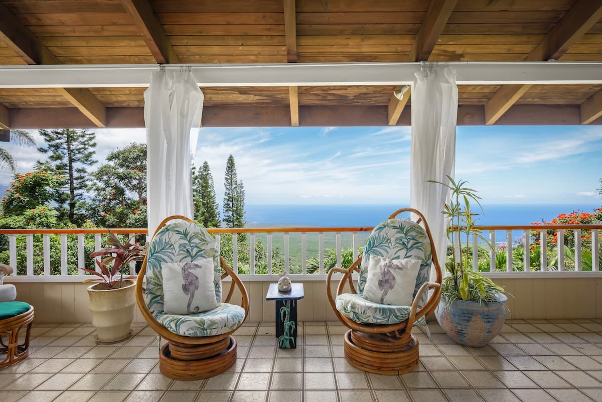 Home in Captain Cook · ★5.0 · 3 bedrooms · 4 beds · 2.5 baths - Photo 1