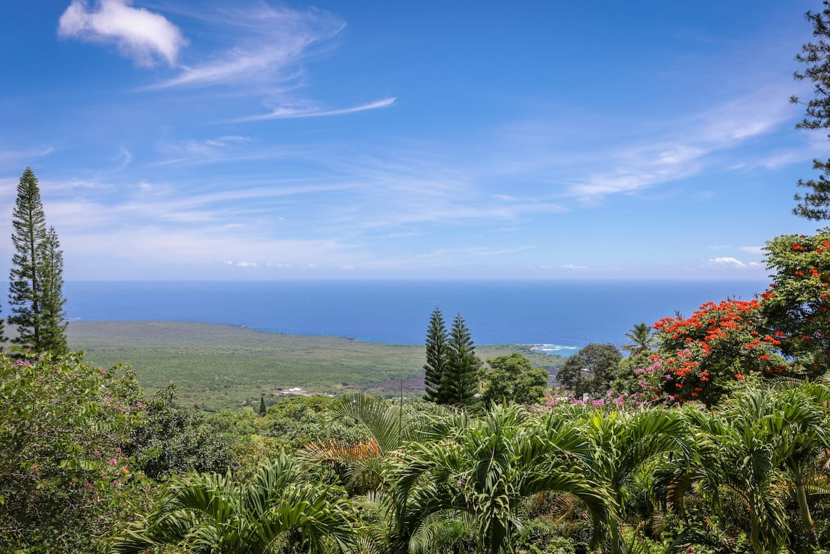 Home in Captain Cook · ★5.0 · 3 bedrooms · 4 beds · 2.5 baths - Photo 2
