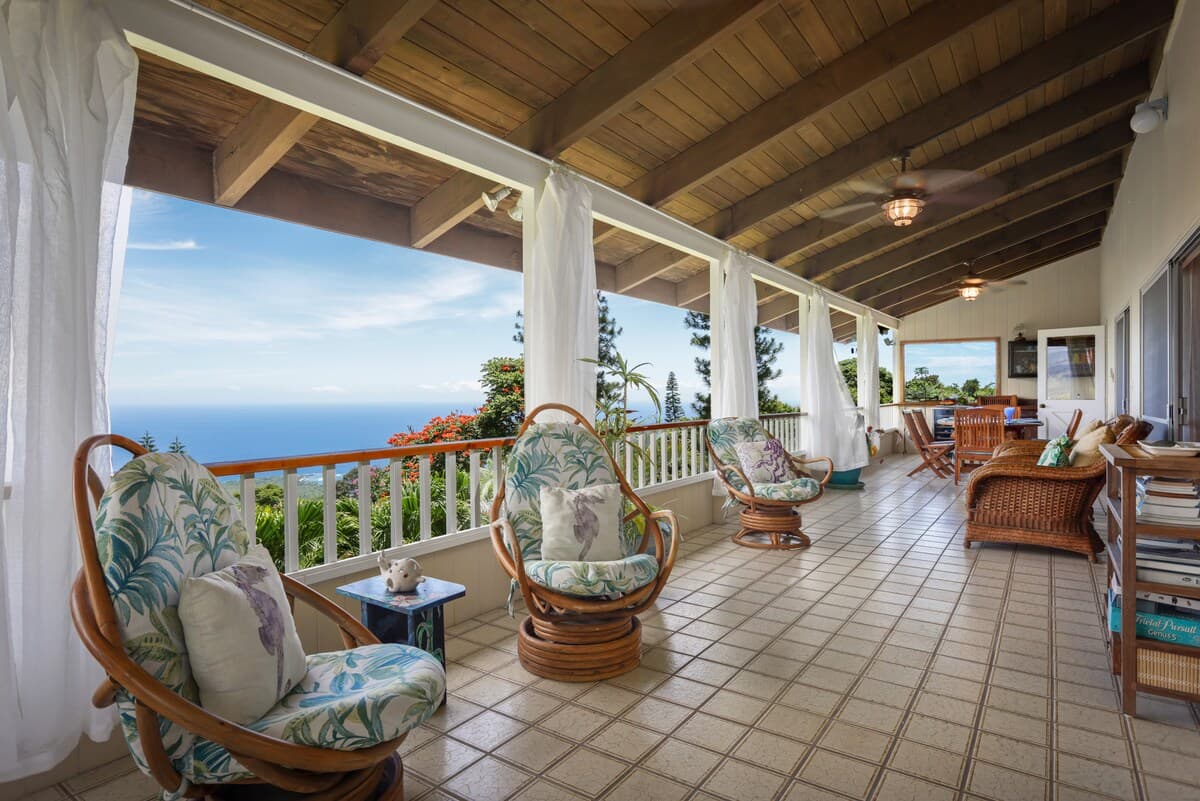 Home in Captain Cook · ★5.0 · 3 bedrooms · 4 beds · 2.5 baths - Photo 5