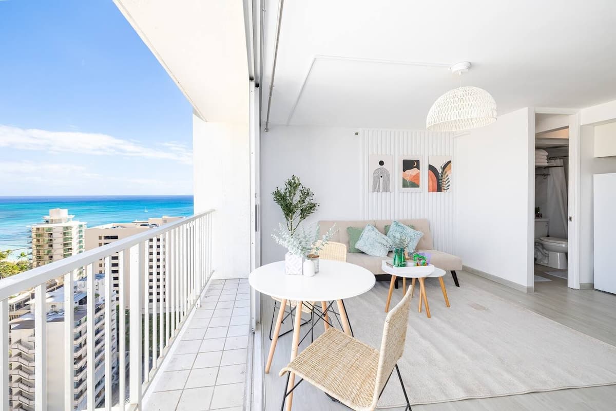 Condo in Honolulu · ★4.88 · 1 bedroom · 2 beds · 1 shared bath - Photo 1