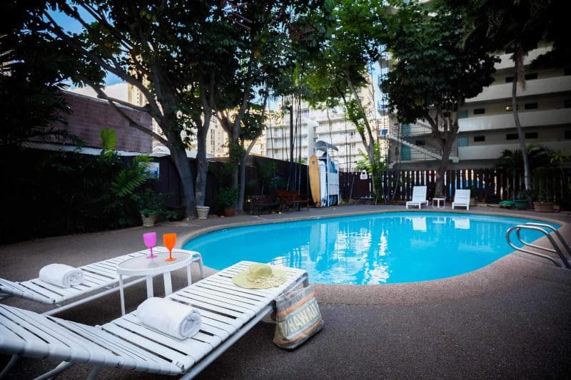 Condo in Honolulu · ★4.13 · Studio · 1 bed · 1 shared bath - Photo 5