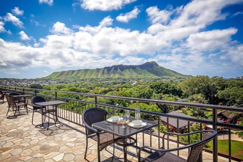 Condo in Honolulu · ★4.13 · Studio · 1 bed · 1 shared bath - Photo 1