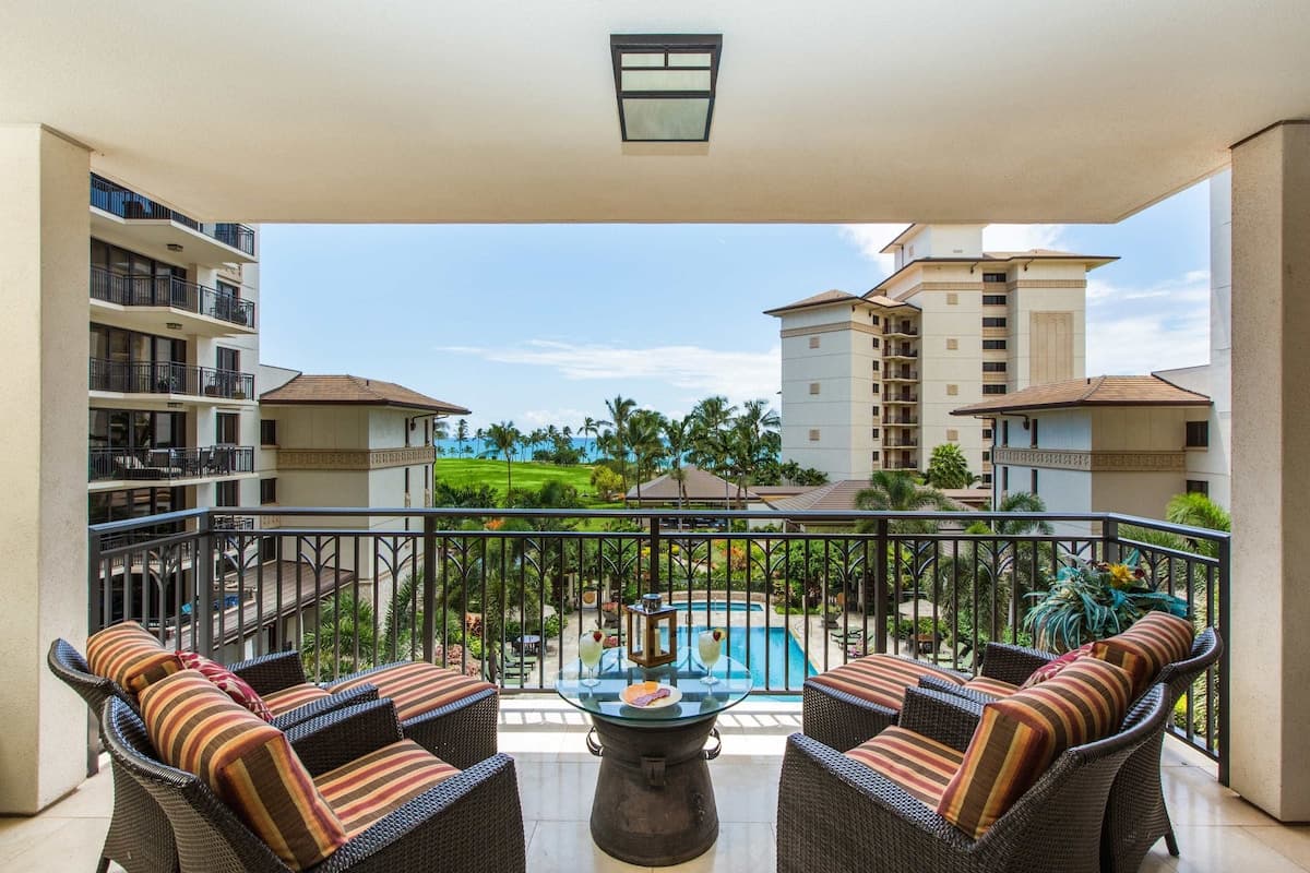 Condo in Kapolei · ★4.74 · 2 bedrooms · 4 beds · 2 private baths - Photo 1