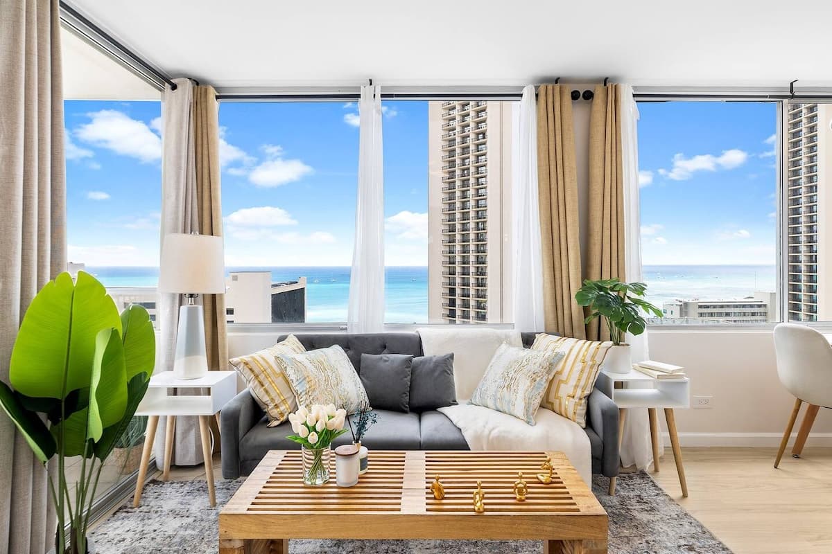 Condo in Honolulu · ★4.9 · 1 bedroom · 2 beds · 1 private bath - Photo 1
