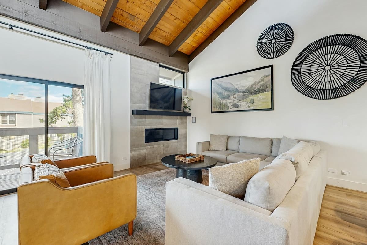 Waterfront Townhome w/ Lake & Sierra Views - Photo 1