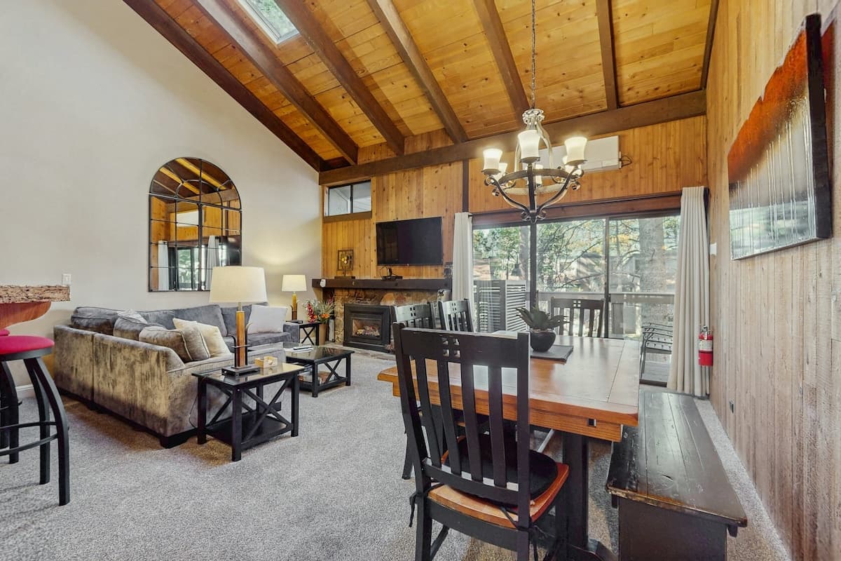 Cool Comfort Townhome with A/C, Lake Access - Photo 5