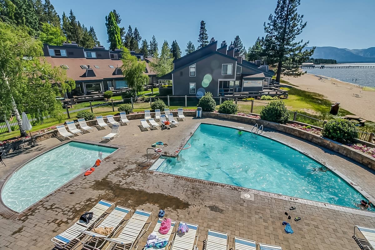 Waterfront Townhome with Lake & Sierra Views - Photo 2