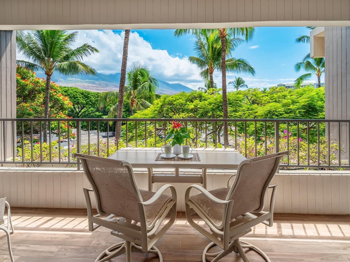 Condo in Lahaina · ★5.0 · 2 bedrooms · 4 beds · 2 private baths - Photo 1