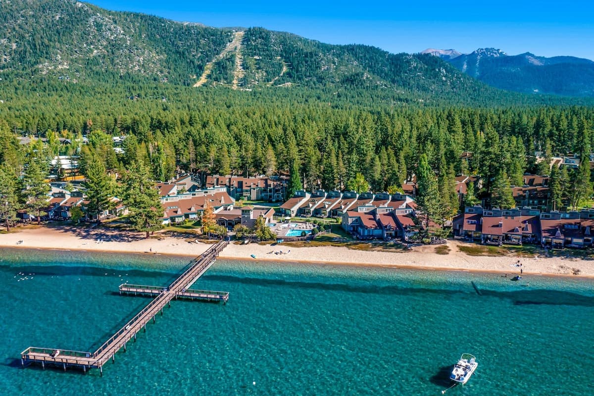 Lakefront Townhome with Pier & Beach Access - Photo 3