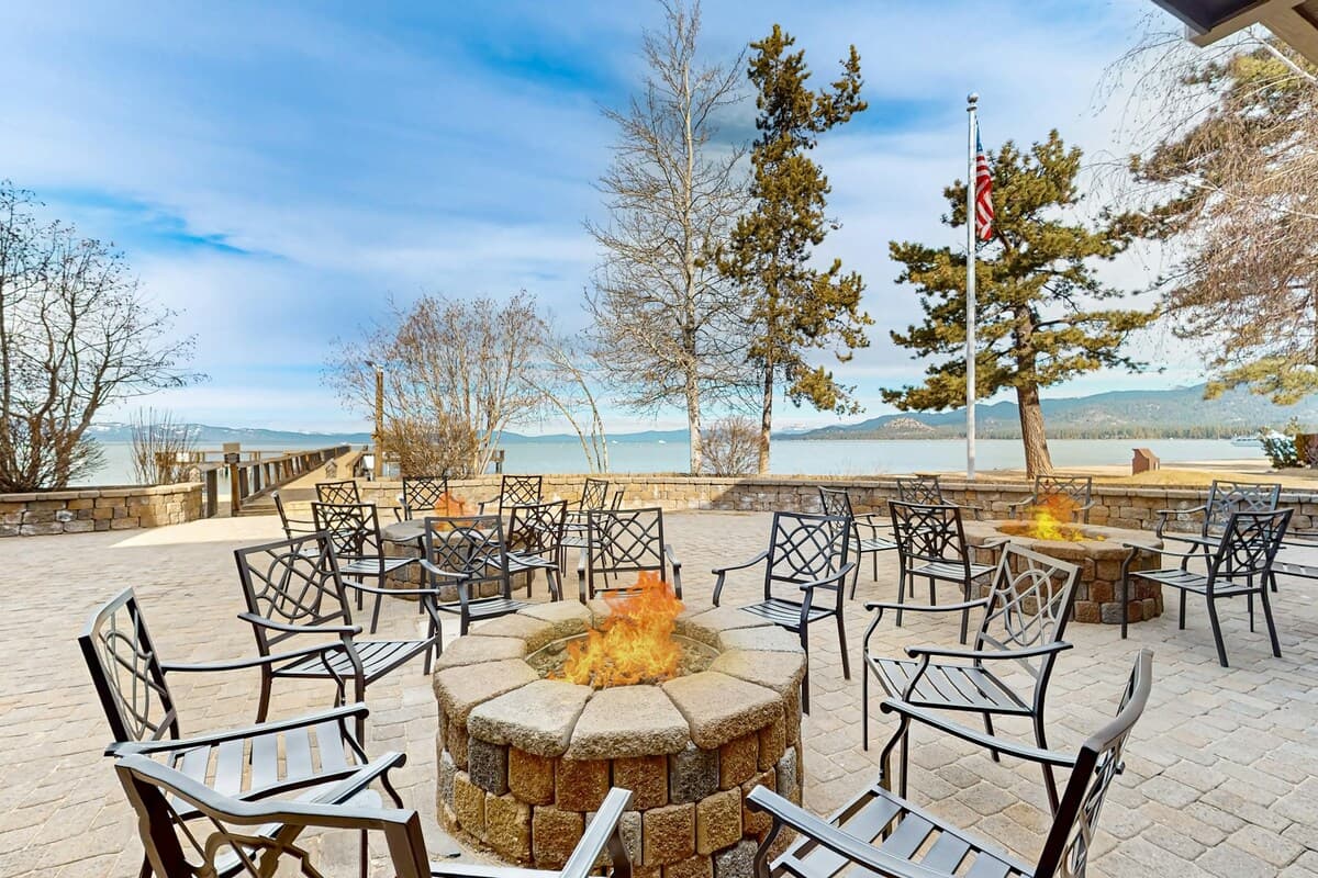 Lakefront Townhome with Pier & Pool Access - Photo 3