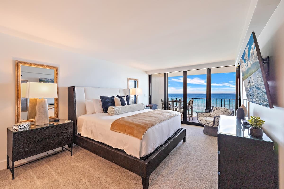 Condo in Lahaina · ★4.97 · 2 bedrooms · 5 beds · 2 baths - Photo 2