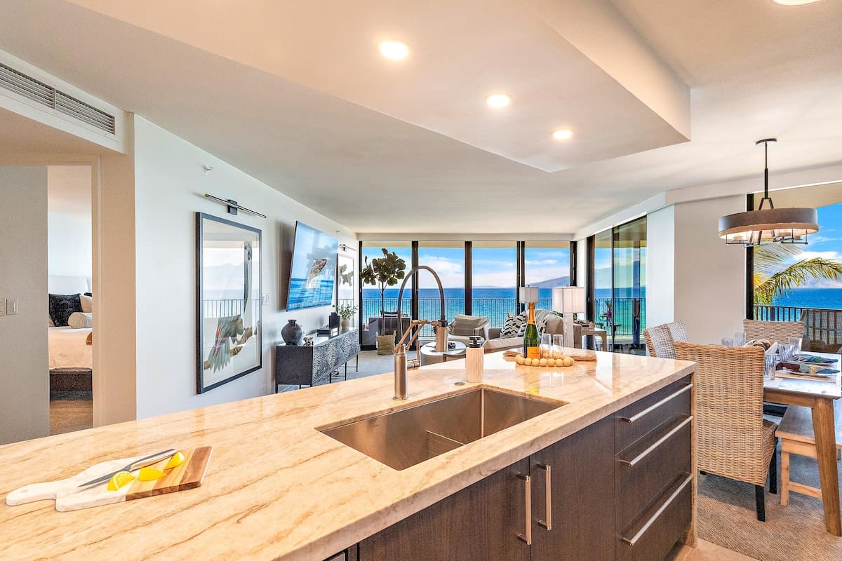Condo in Lahaina · ★4.97 · 2 bedrooms · 5 beds · 2 baths - Photo 4
