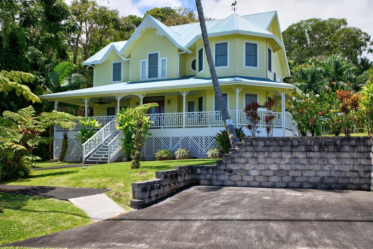 Home in Pepeekeo · ★4.77 · 3 bedrooms · 4 beds · 3 private baths - Photo 2