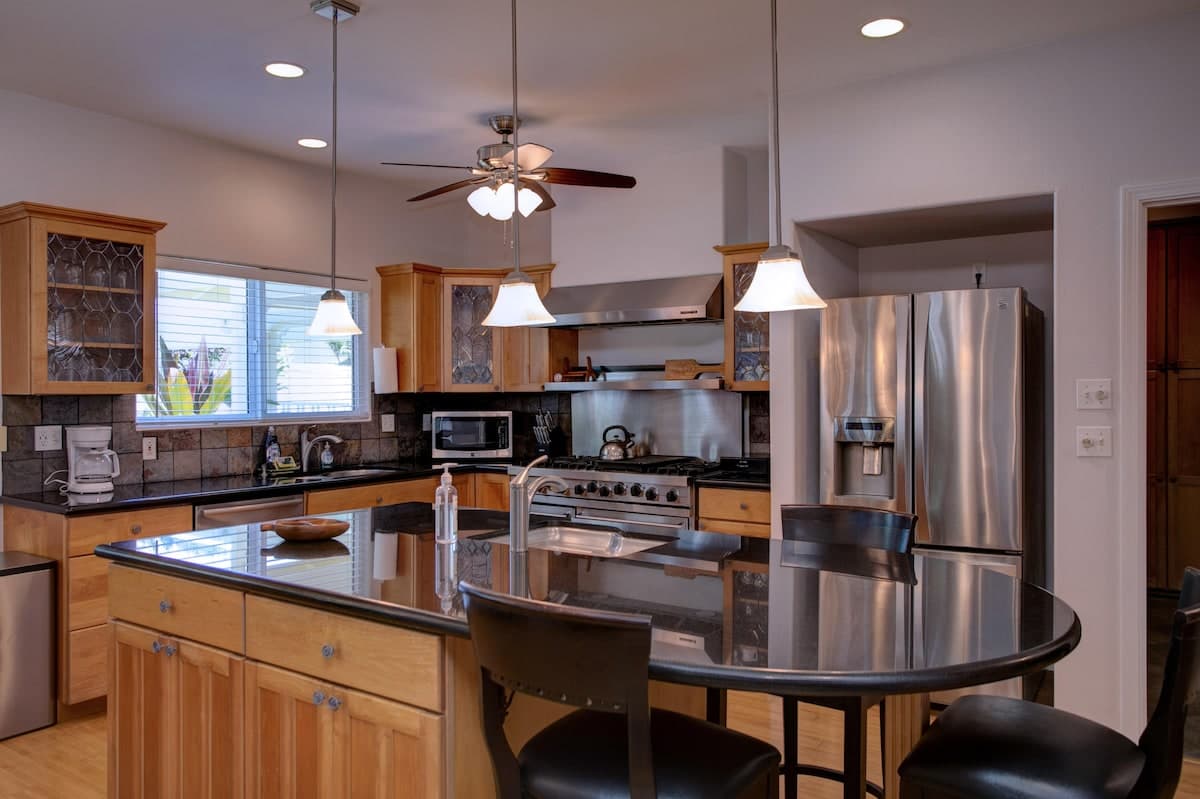 Home in Pepeekeo · ★4.77 · 3 bedrooms · 4 beds · 3 private baths - Photo 5