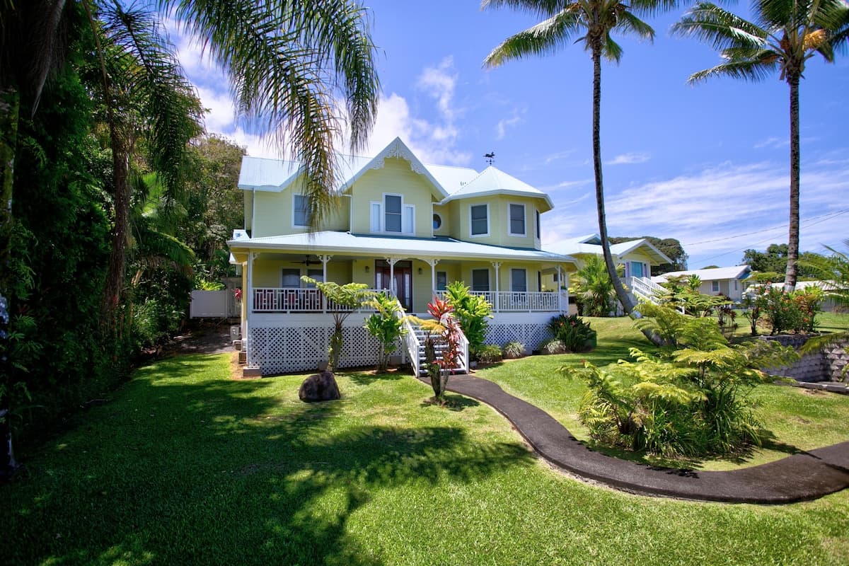 Home in Pepeekeo · ★4.77 · 3 bedrooms · 4 beds · 3 private baths - Photo 1