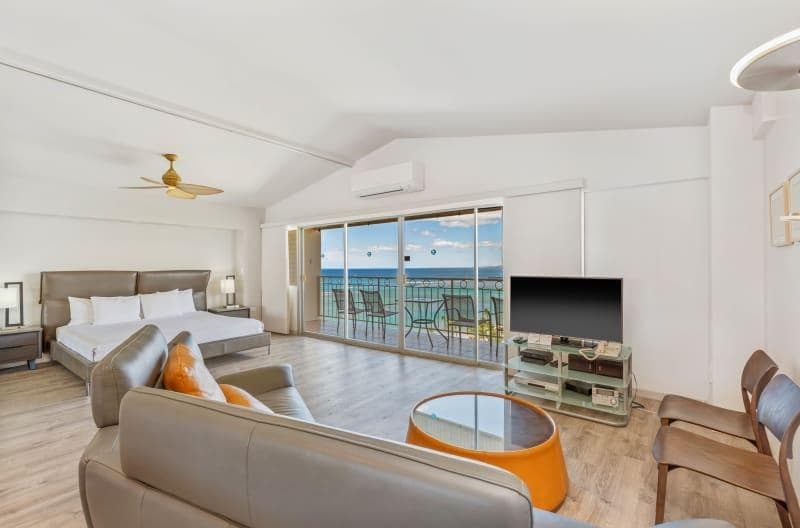 Condo in Honolulu · ★4.6 · 1 bedroom · 2 beds · 1 shared bath - Photo 2